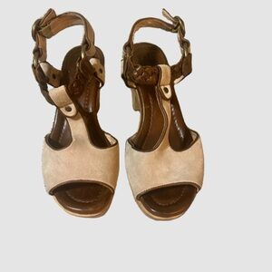 FRYE strappy heel sandals barely worn. Made of leather & suede Classic style